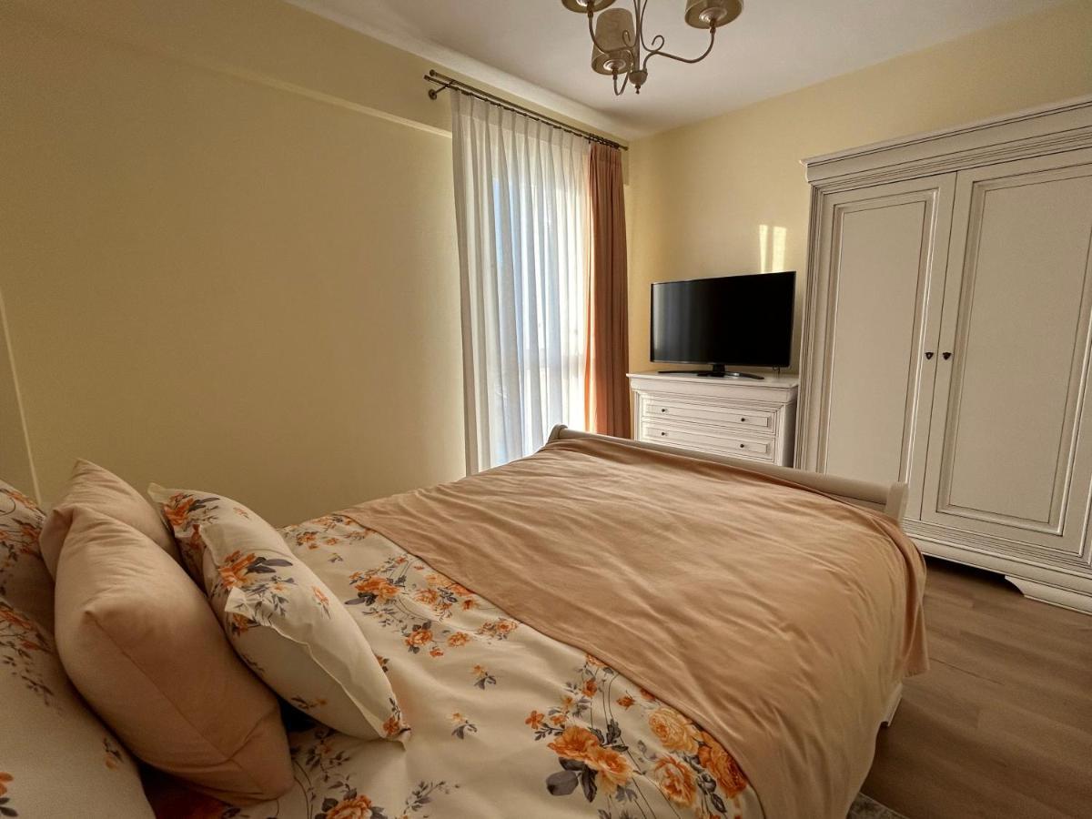 Apartament Rose Гура Хуморулуй Екстериор снимка