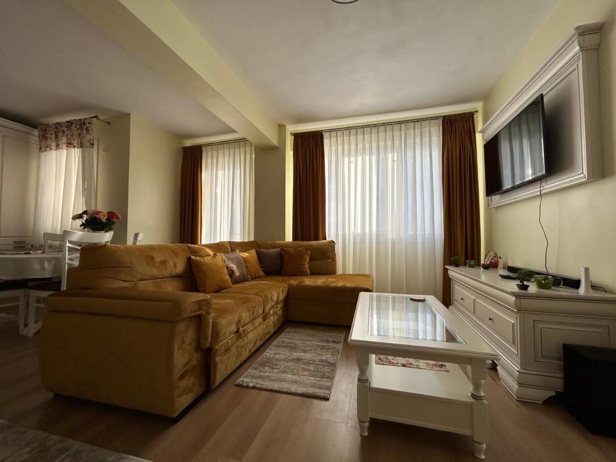Apartament Rose Гура Хуморулуй Екстериор снимка